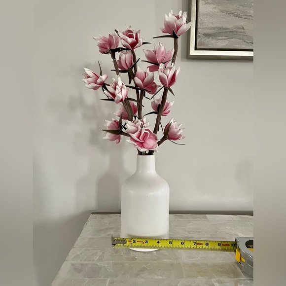 BRAND NEW! Floral decor in vase - Picture 4 of 4